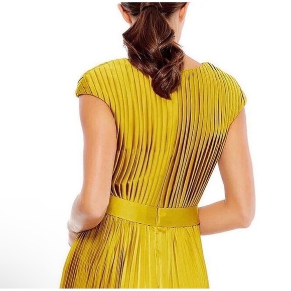 NWT MAC DUGGAL Pleated Cap Sleeve Belted ALine Dress 26483 Chartreuse Sz 10 $338 - Picture 3 of 6